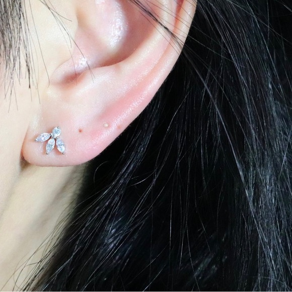 10k lotus earring - Picture 2 of 2